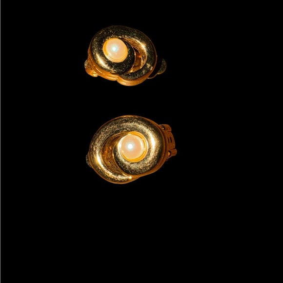 Nina Ricci Chic Gold Swirl Clip-On Earrings GUC - Picture 2 of 4